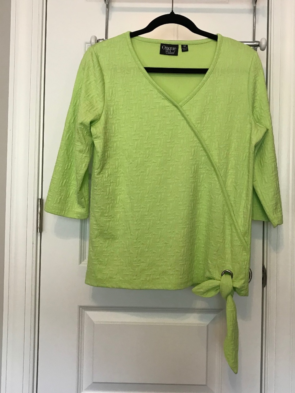 Onque Casual textured lime green 3/4 sleeve V-neck blouse with hem tie (M)